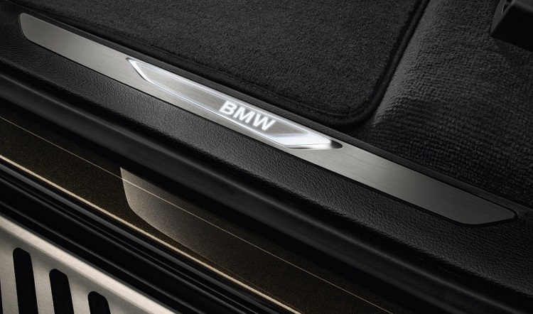 картинка Светодиодные накладки на пороги BMW X5 и X6 от магазина bmw-orugunal.ru