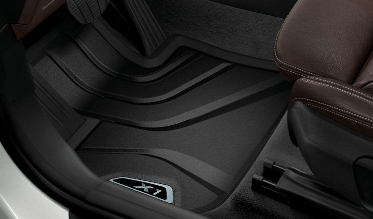 картинка Передние резиновые всепогодные коврики BMW X1 F48, xLine (2шт.), высокий борт от магазина bmw-orugunal.ru
