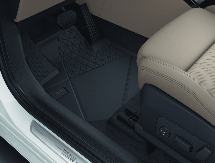 картинка Комплект оригинальных всепогодных ковриков (RHD) BMW U11, U10, U06 от магазина bmw-orugunal.ru