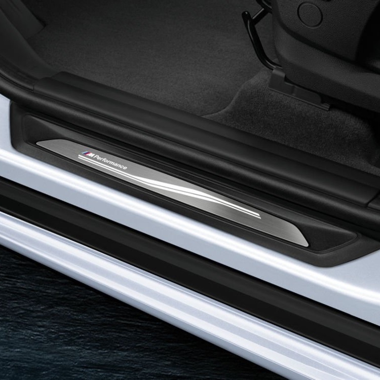 картинка Накладки на пороги BMW M Performance со светодиодной подсветкой от магазина bmw-orugunal.ru