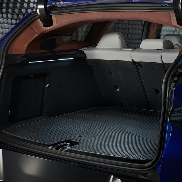 картинка Оригинальный двусторонний коврик багажника BMW XM G09 от магазина bmw-orugunal.ru