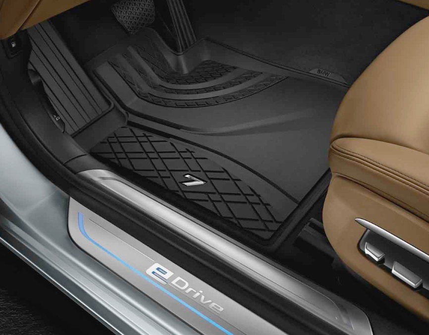 картинка Комплект резиновых всепогодных ковриков BMW G12 RHD (4шт.), высокий борт от магазина bmw-orugunal.ru