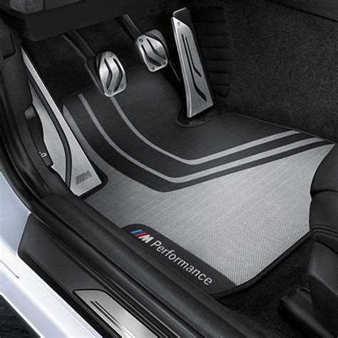 картинка Комплект ковриков BMW M Performance F22 / F87 (4 шт.), всепогодные от магазина bmw-orugunal.ru