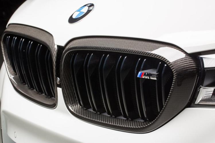 картинка Карбоновые решетки M Performance для BMW M5 F90 от магазина bmw-orugunal.ru