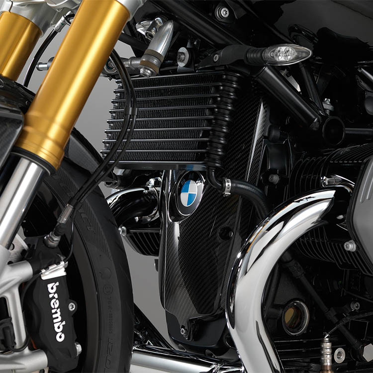 картинка Карбоновая крышка двигателя BMW от магазина bmw-orugunal.ru
